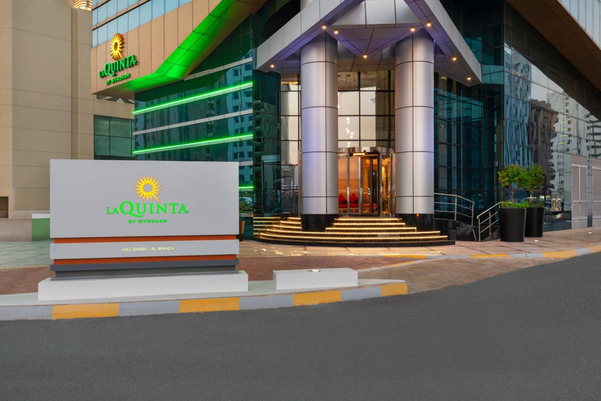 Hotel La Quinta By Wyndham Abu Dhabi Al Wahda Exteriér fotografie